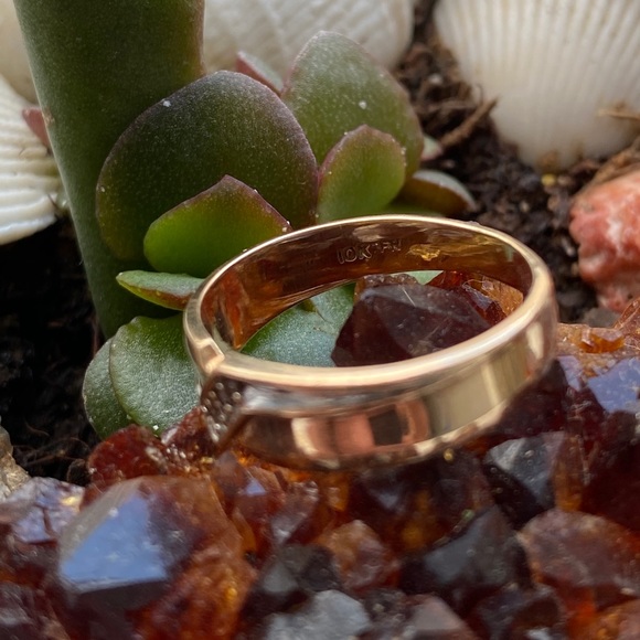 10k Yellow gold “Z” Shaped Diamond Ring Unisex - Picture 8 of 8